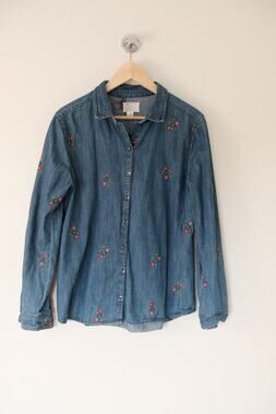 Chambray Denim Shirt Floral Embroidered Button Up Boho Western Cottagecore M